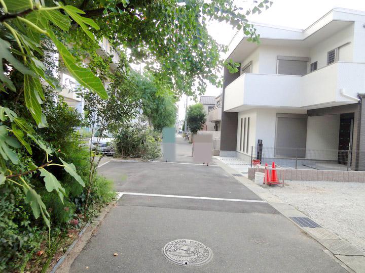 Local photos, including front road. It is the location of the Hankyu Kōtōen Station 12 minutes' walk!