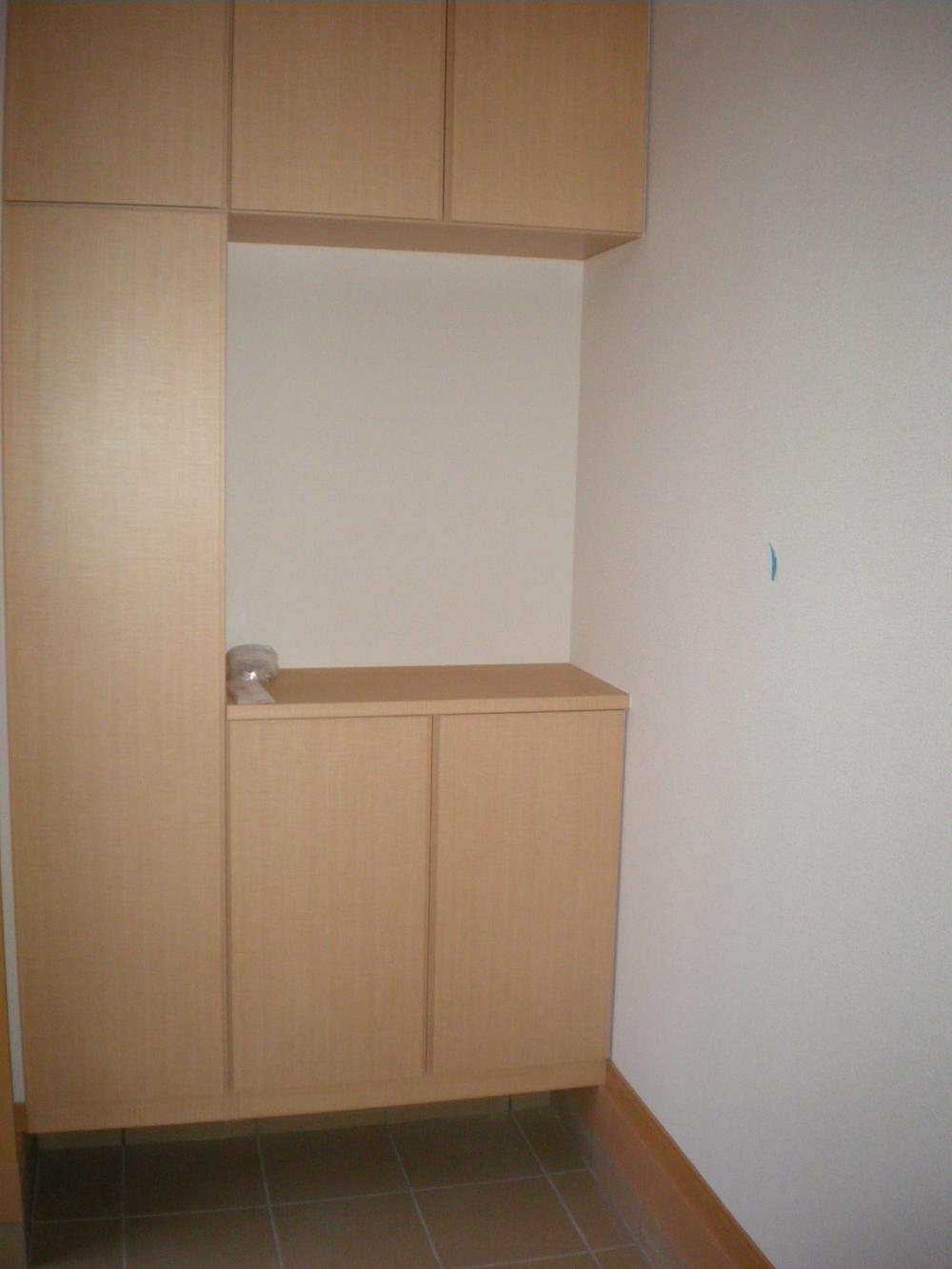 Entrance. Shoebox that you can store plenty