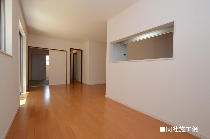 Same specifications photos (living)