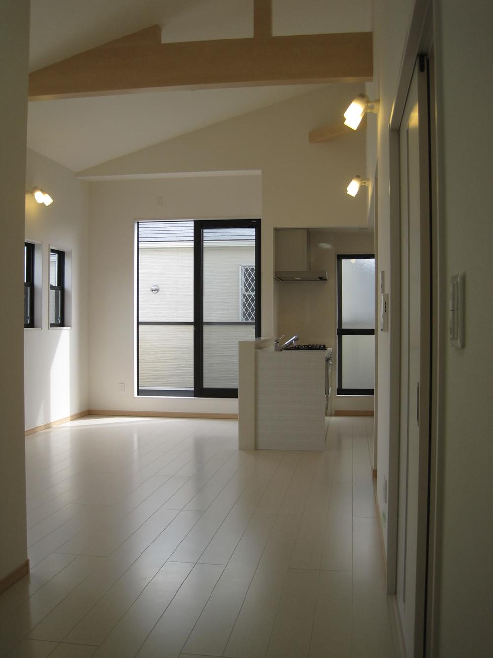 Model house photo. The adoption of open, high-ceiling, The relaxed community space of your family ... Yes