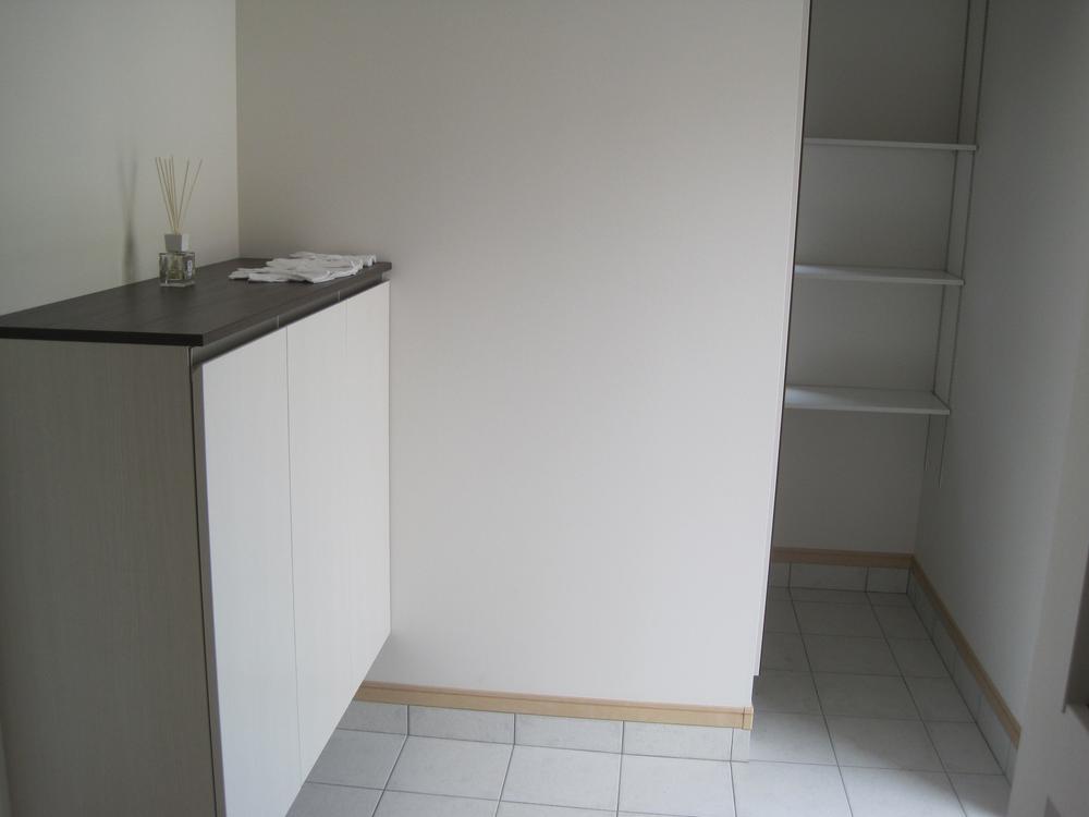 Model house photo. Housed in the front door you can houses clean is provided with a lot Yes