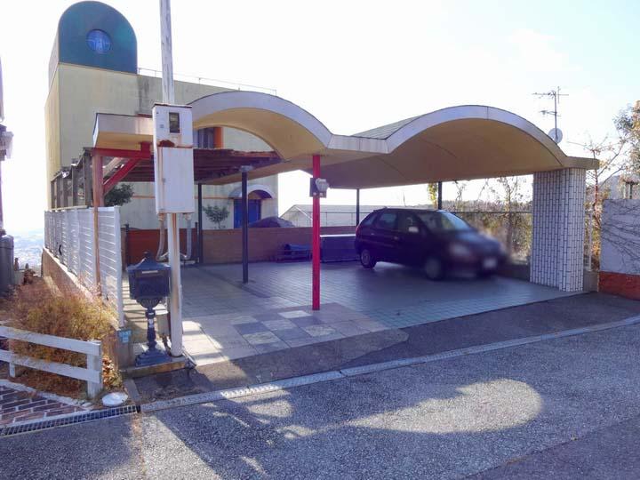 Local photos, including front road. The covered parking there is a six minute space