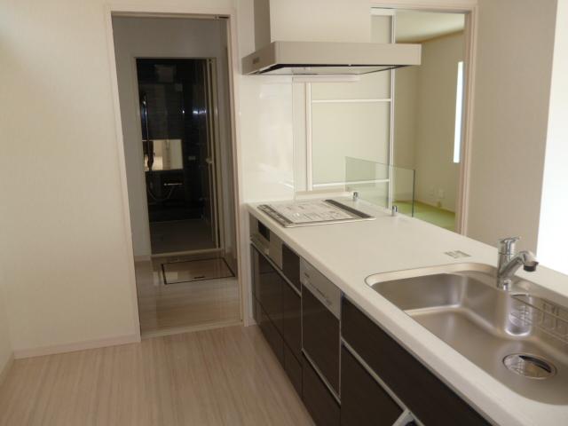 Kitchen. Dishwasher, IH kitchen