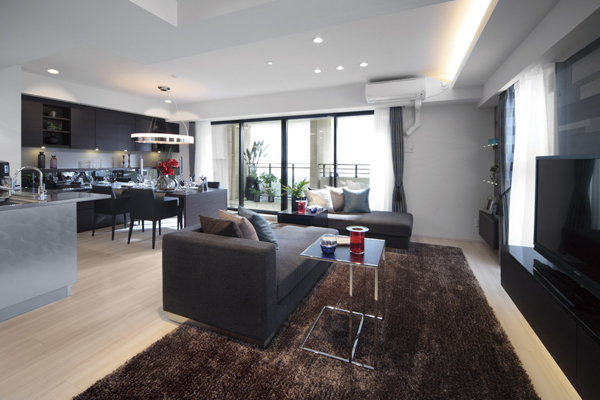 Living.  [living ・ dining] Full of sense of openness, Spacious living ・ Dining ( ※ C Type menu plan model room. Including a part owner's design and paid option. Application deadline Yes)