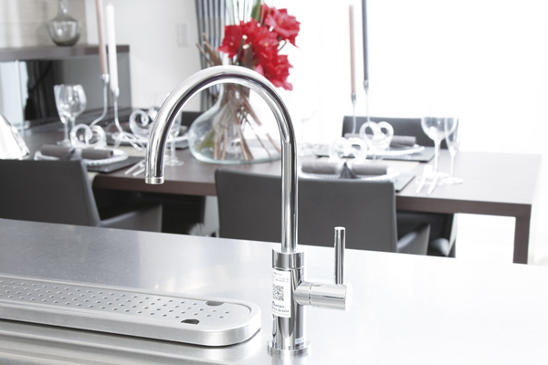 Kitchen.  [Built-in water purifier] Built-in water purifier to remove impurities in a three-tier filtration are standard (same specifications)