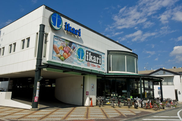 Surrounding environment. Anchor supermarket door store (4-minute walk ・ About 310m)