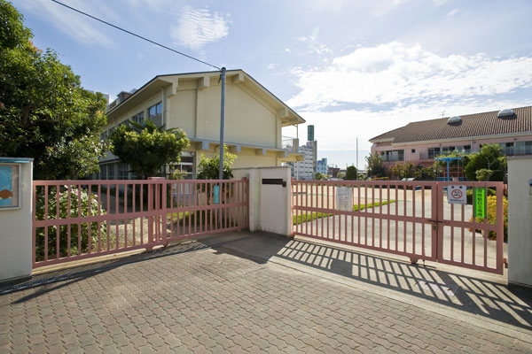 Surrounding environment. Municipal door kindergarten (6-minute walk ・ About 470m)