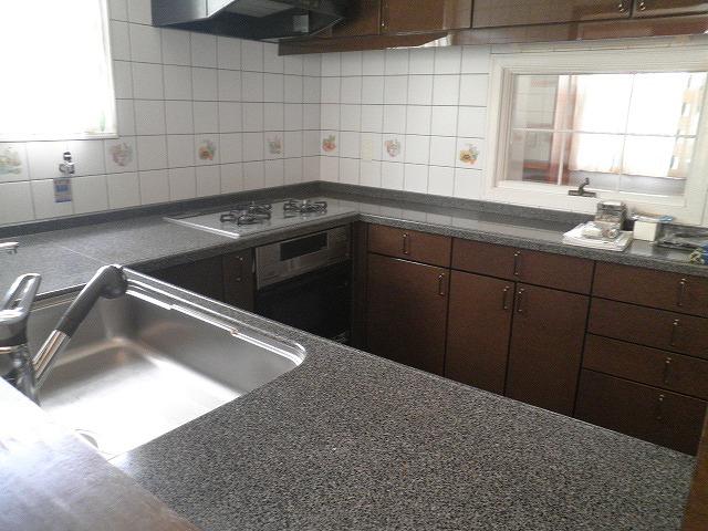 Kitchen. U-shaped kitchen (about 6.5 Pledge)