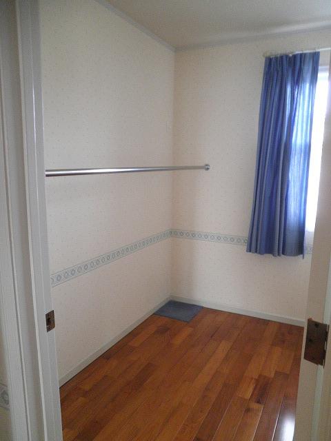 Receipt. Walk-in closet