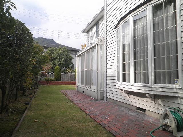 Garden. There garden of lawn on the site south