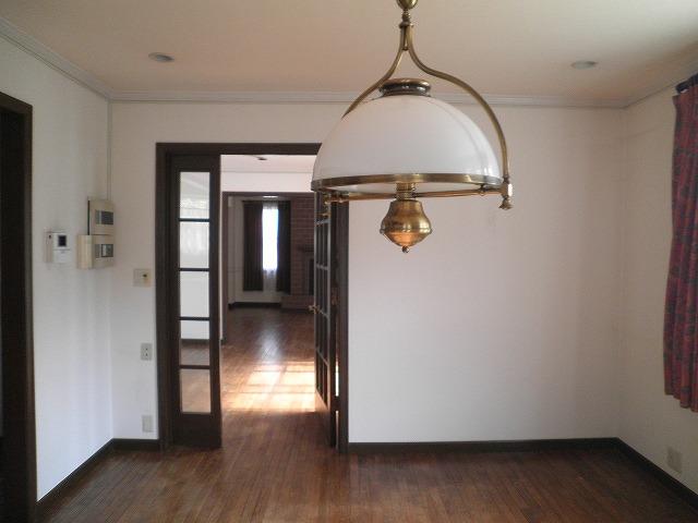 Living. Dining about 9.5 Pledge