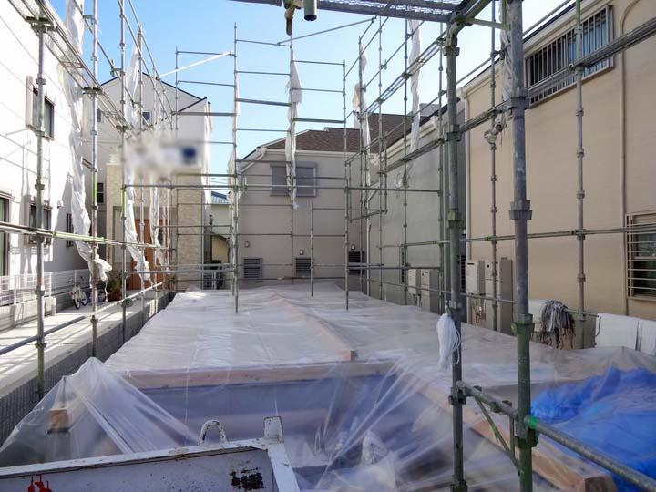 Local photos, including front road. The surroundings are quiet residential area. It is the remaining 1 compartment of all seven compartment