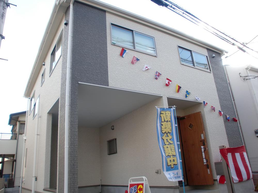 Local appearance photo. Local (12 May 2013) Shooting