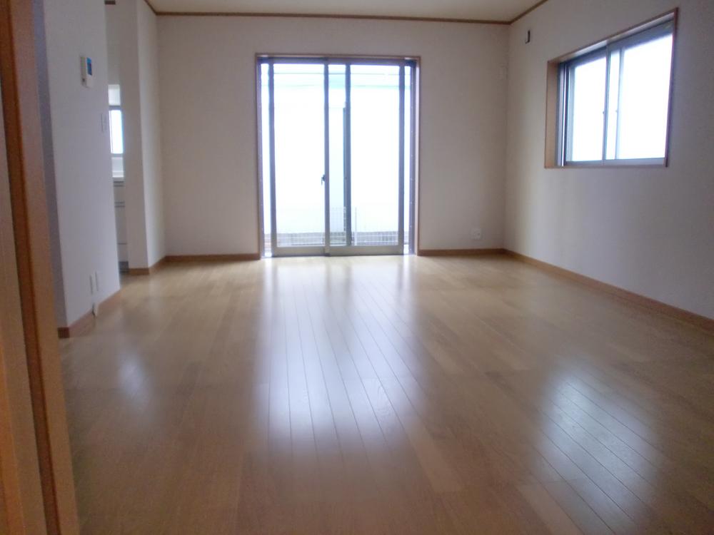 Living. Two-sided lighting living ・ dining