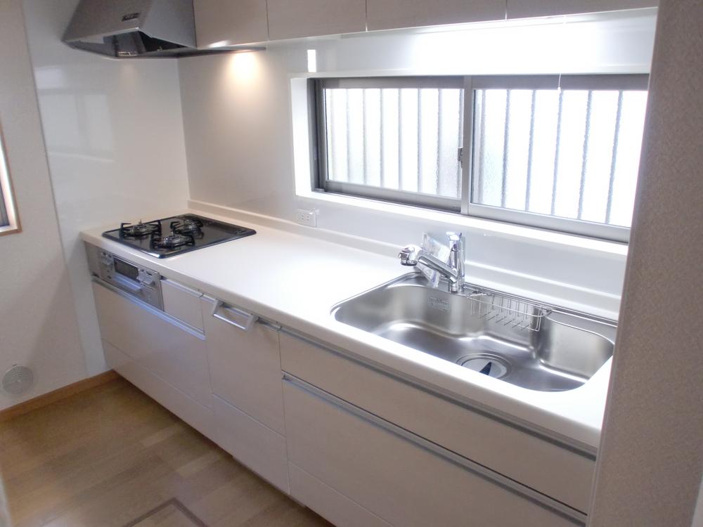 Kitchen. Simple, bright color of the system Kitchen