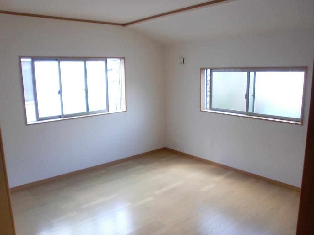 Non-living room. Second floor Western-style each Western-style two-sided lighting