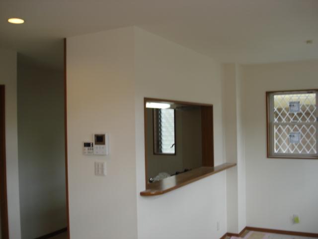 Living. Face-to-face kitchen