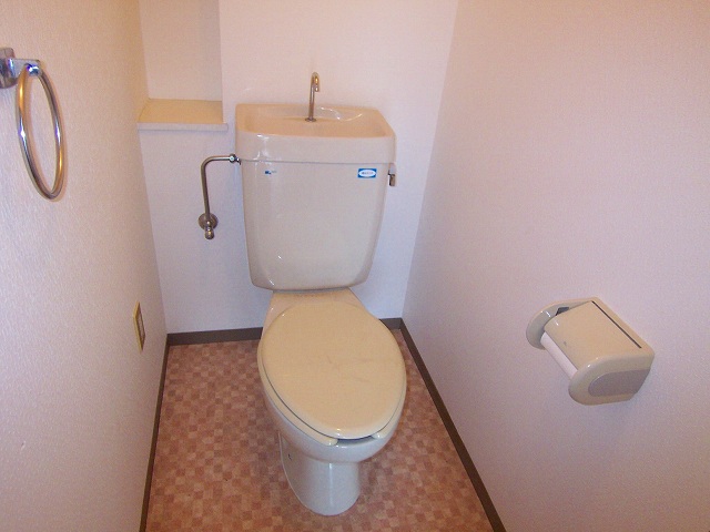 Bath. Is there toilet in the outlet