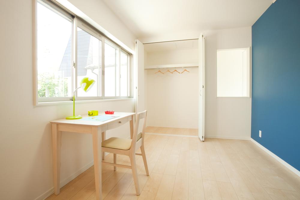 Other. Show it widens the room by changing the one side of the construction example children's room of the Cross. 