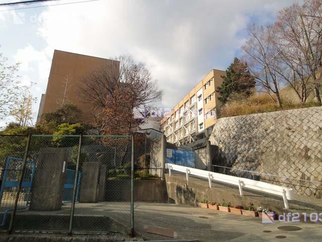 Junior high school. 617m to Nishinomiya Municipal pleasure and pain Garden Junior High School