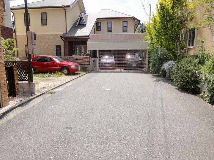 Local photos, including front road. Local (June 2013) Shooting I parking is also Easy