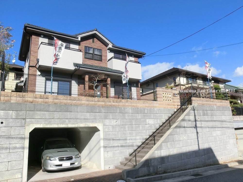 Local appearance photo. Heisei is beautiful to use has been Western-style house of 16 years March architecture.