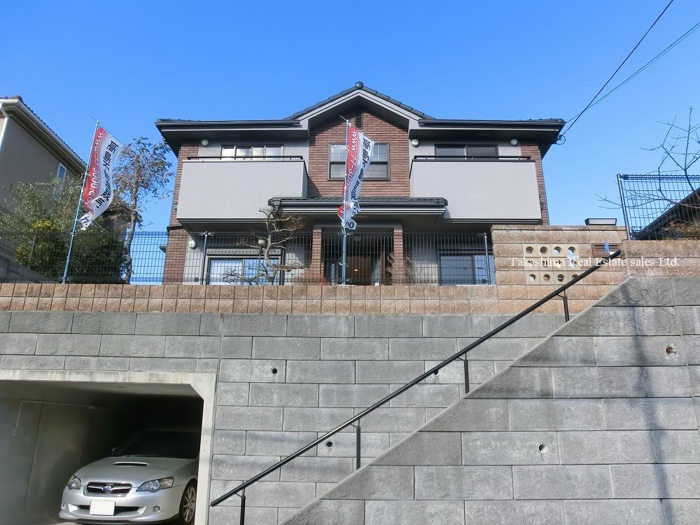 Local appearance photo. Garage digging