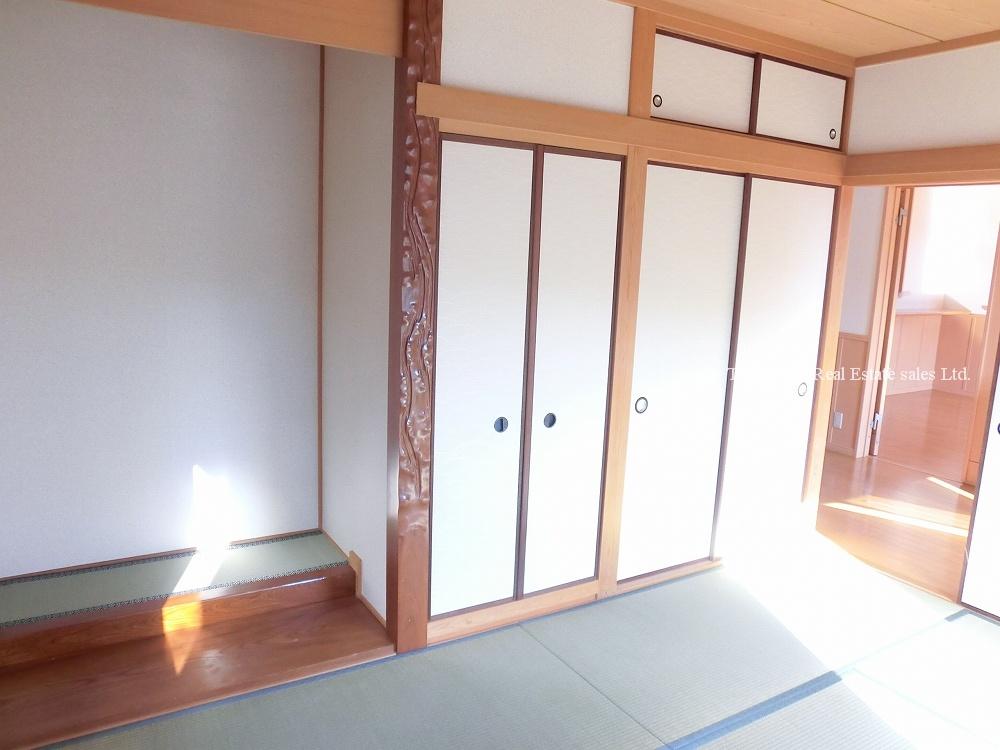 Other introspection. Closet in the Japanese-style room ・ Buddhist family chapel ・ There is alcove.