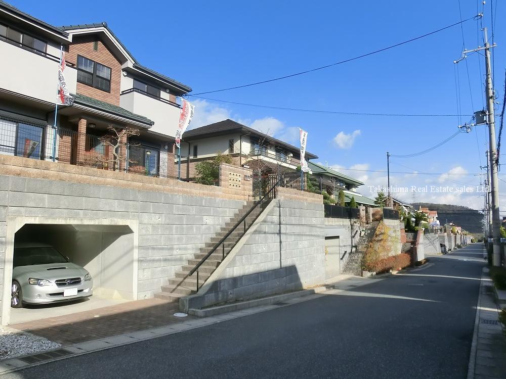 Local photos, including front road. It is a public road on the front road leisurely 6m.