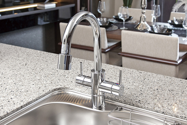 Kitchen.  [Mixing faucet with pull-out shower] Integrated water purifier and water plug. It is possible to pull out the head portion, Such as a sink of cleaning is easily done (same specifications)