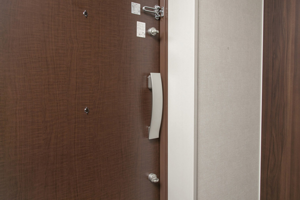 Security.  [Double Rock] Entrance door of every dwelling unit is, Equipped with a cylinder at the upper portion and the lower portion. Because it takes time to incorrect lock, Improve crime attempted rate can be expected, Residence of the crime prevention performance also increases (same specifications)