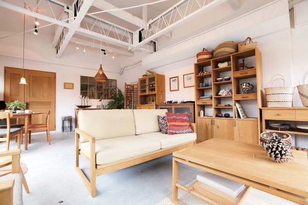 Surrounding environment. Mark / Made-to-order furniture (a 10-minute walk ・ About 790m)