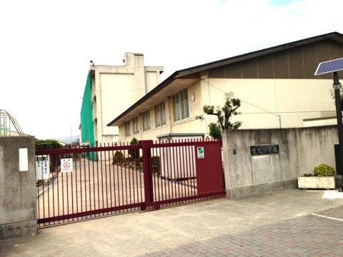 Junior high school. Municipal Gakubun until junior high school 560m