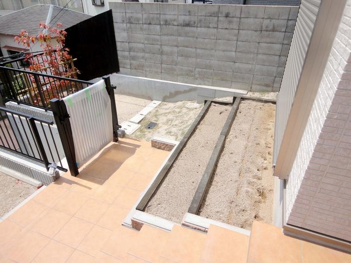 Local appearance photo. Local (April 2013) Shooting There is a gate and garden in front of the entrance