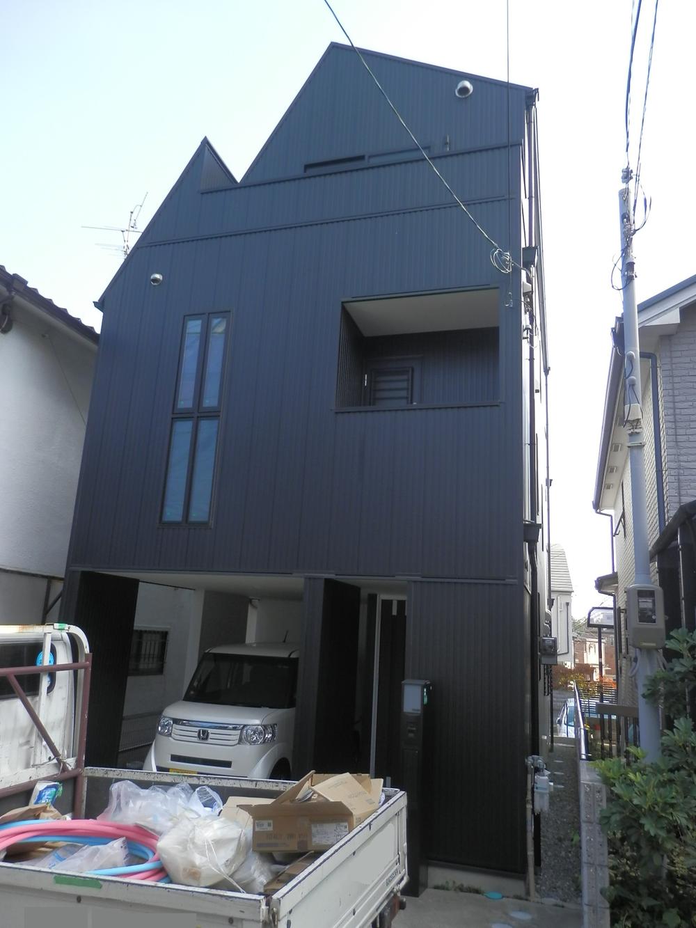 Local appearance photo. Local (12 May 2013) Shooting