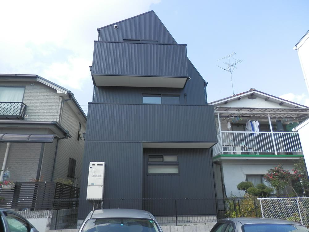 Local appearance photo. Local (12 May 2013) Shooting