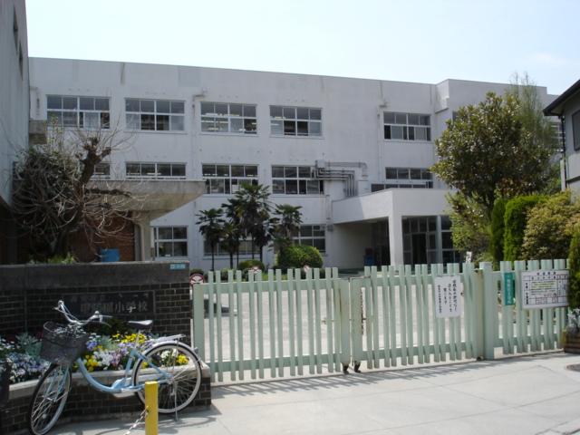 Primary school. 284m to Nishinomiya Municipal KinoeYoen Elementary School