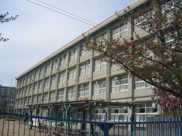 Junior high school. 618m to Nishinomiya Municipal Masago junior high school