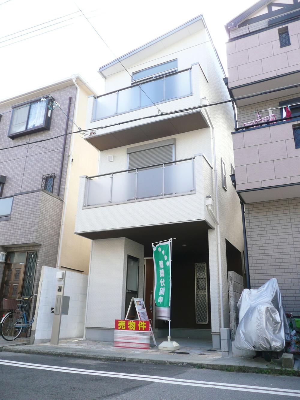 Local appearance photo. Local (11 May 2013) Shooting