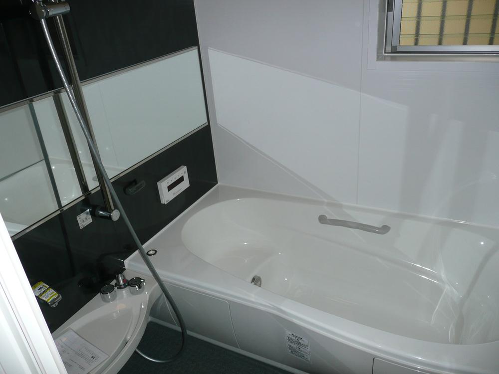 Bathroom. Indoor (11 May 2013) Shooting  Accent panel (with a mirror) bathroom  With mist sauna