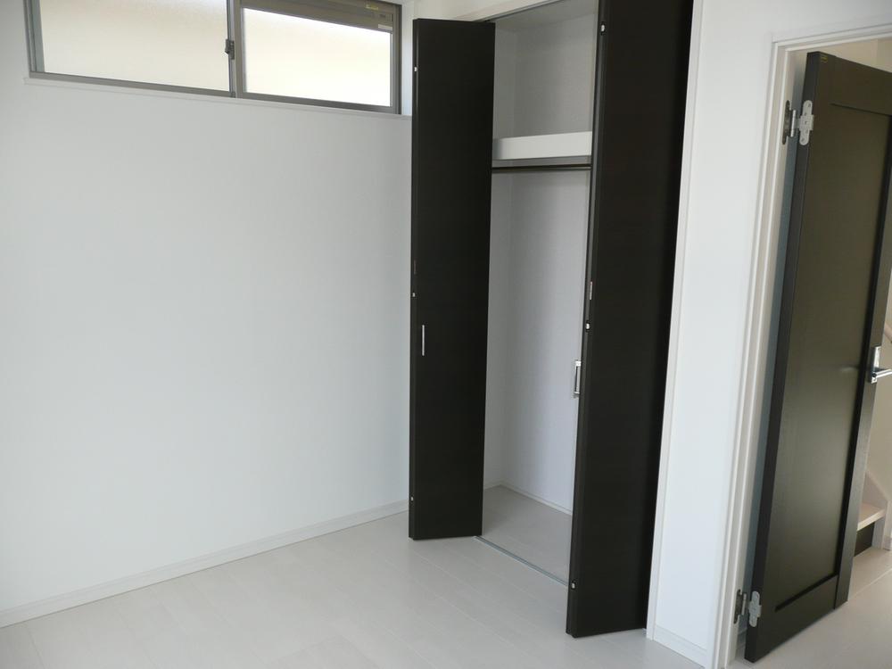 Non-living room. Indoor (11 May 2013) Shooting  It produces the brightness in each room high window adoption.