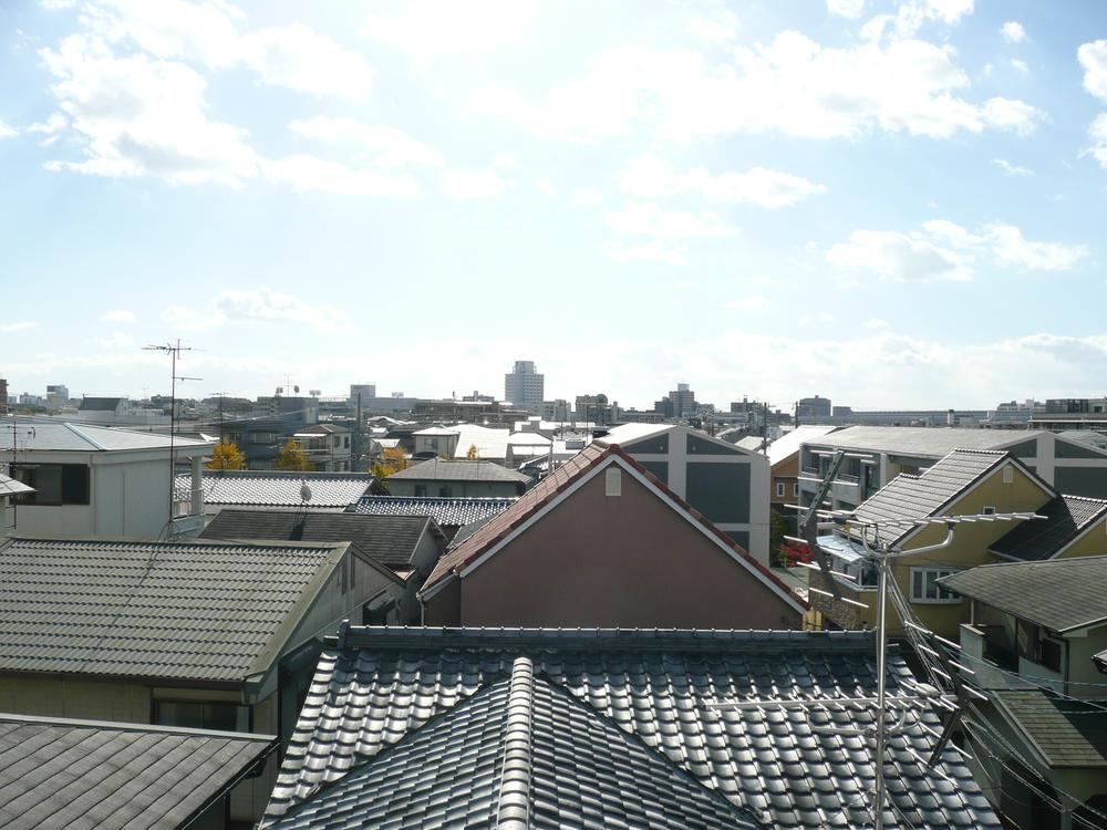 View photos from the dwelling unit. Local (11 May 2013) Shooting  360-degree views of the roof balcony