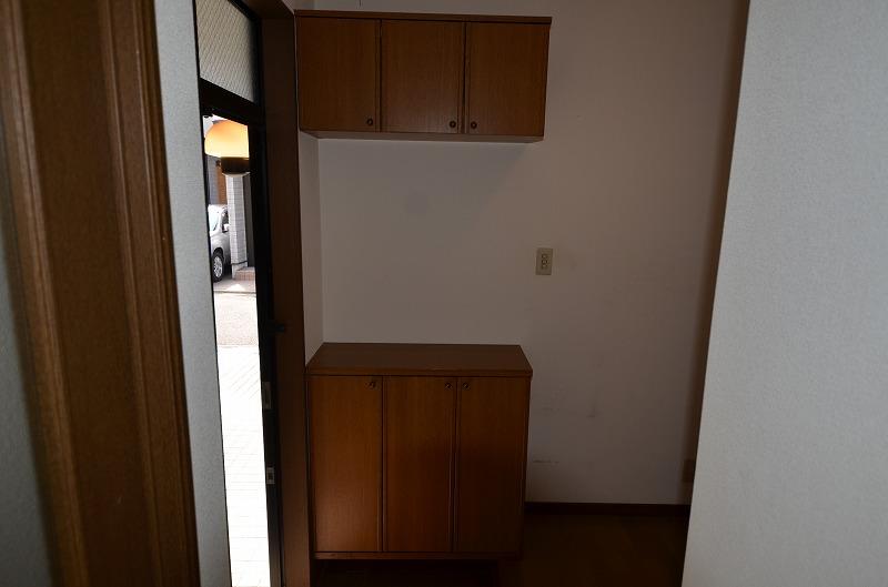 Entrance. Local (April 2013) Shooting