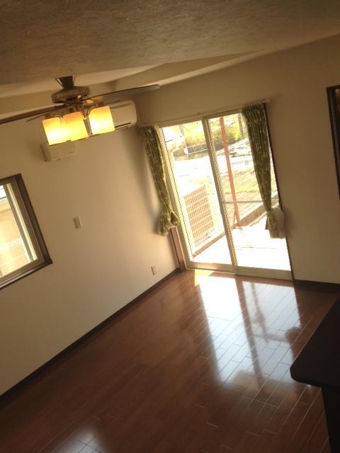 Living. Living south does not have a shield.