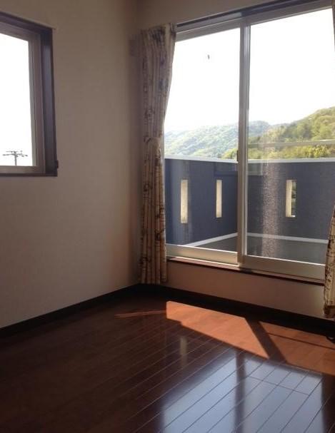 Non-living room. Second floor Western-style is a day trip on the south-facing.