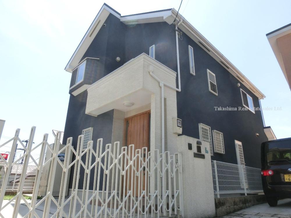 Local appearance photo. Front road is spacious 6m width.