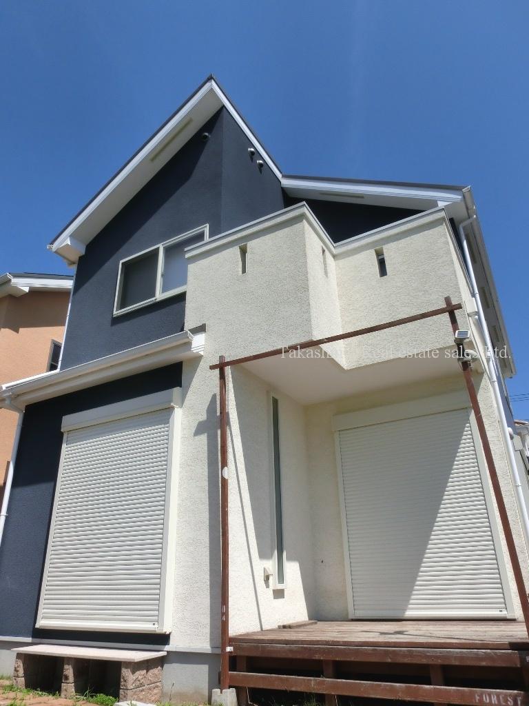 Local appearance photo. Building appearance as seen from the south side