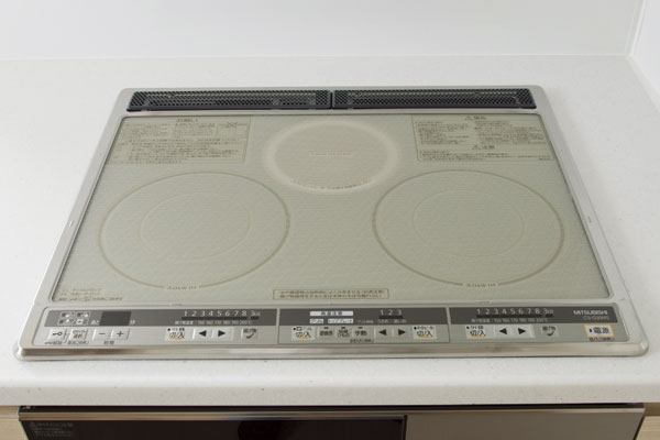 Kitchen.  [IH cooking heater] It can efficiently cooking at high heating power, Easy to clean because the glass top. Of enhanced safety features is also attractive (same specifications)