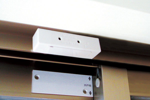 Security.  [Security magnet sensor] On the first floor dwelling units have been installed in the openings that have not been installed in the movable louver surface lattice (same specifications)