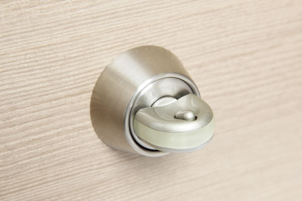 Security.  [Crime prevention thumb turn] Less likely to be incorrect lock from the outside, Crime prevention thumb turn has been adopted (same specifications)